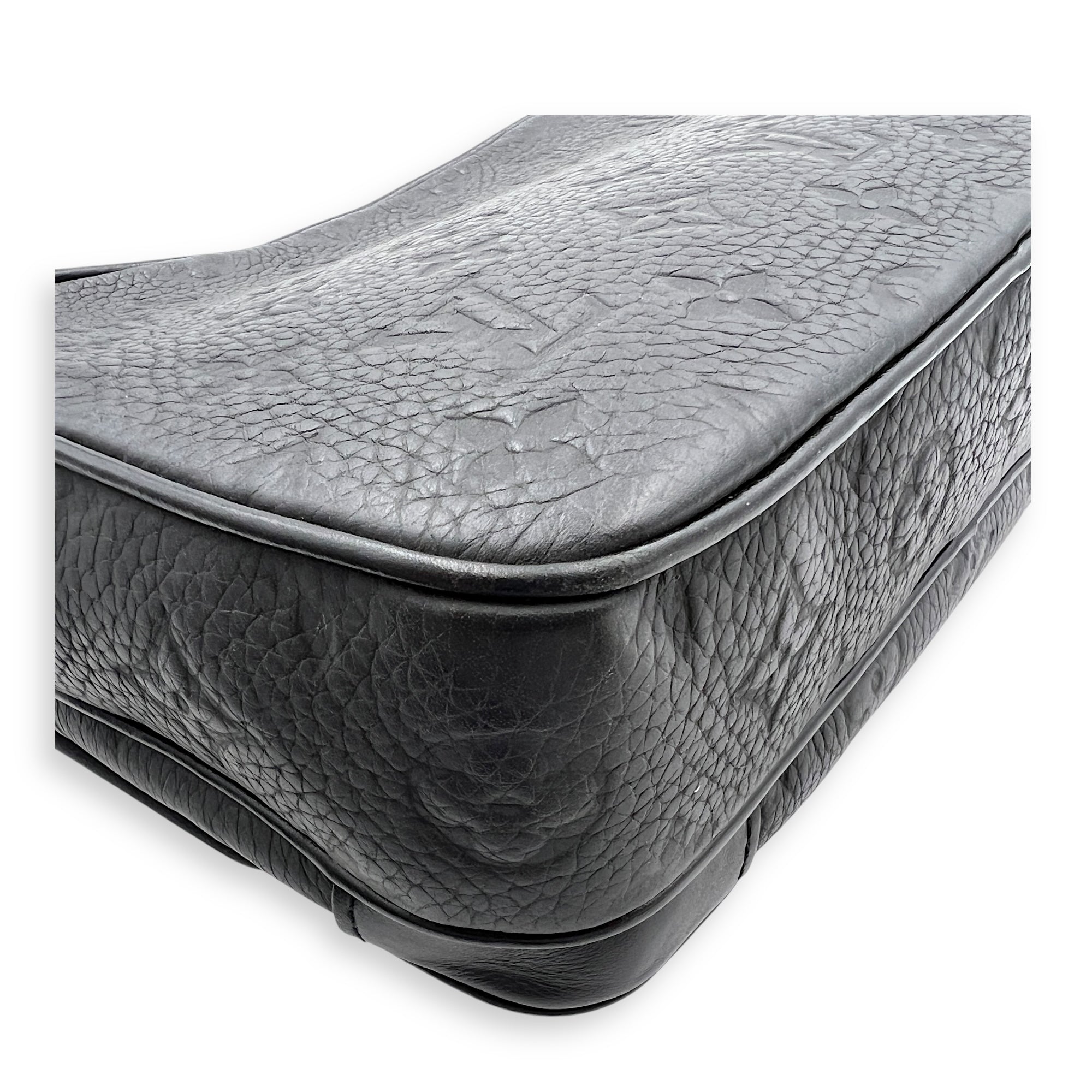 Steamer Messenger Black in Taurillon Leather, Black hardware