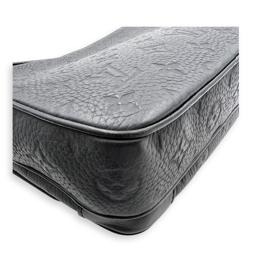 Steamer Messenger Black in Taurillon Leather, Black hardware