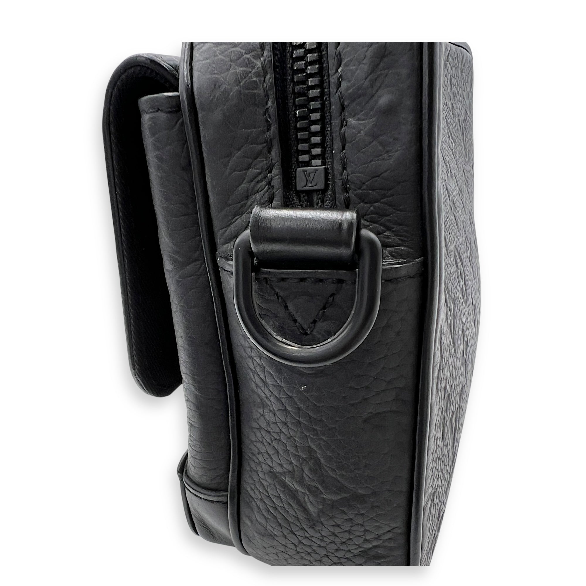 Steamer Messenger Black in Taurillon Leather, Black hardware