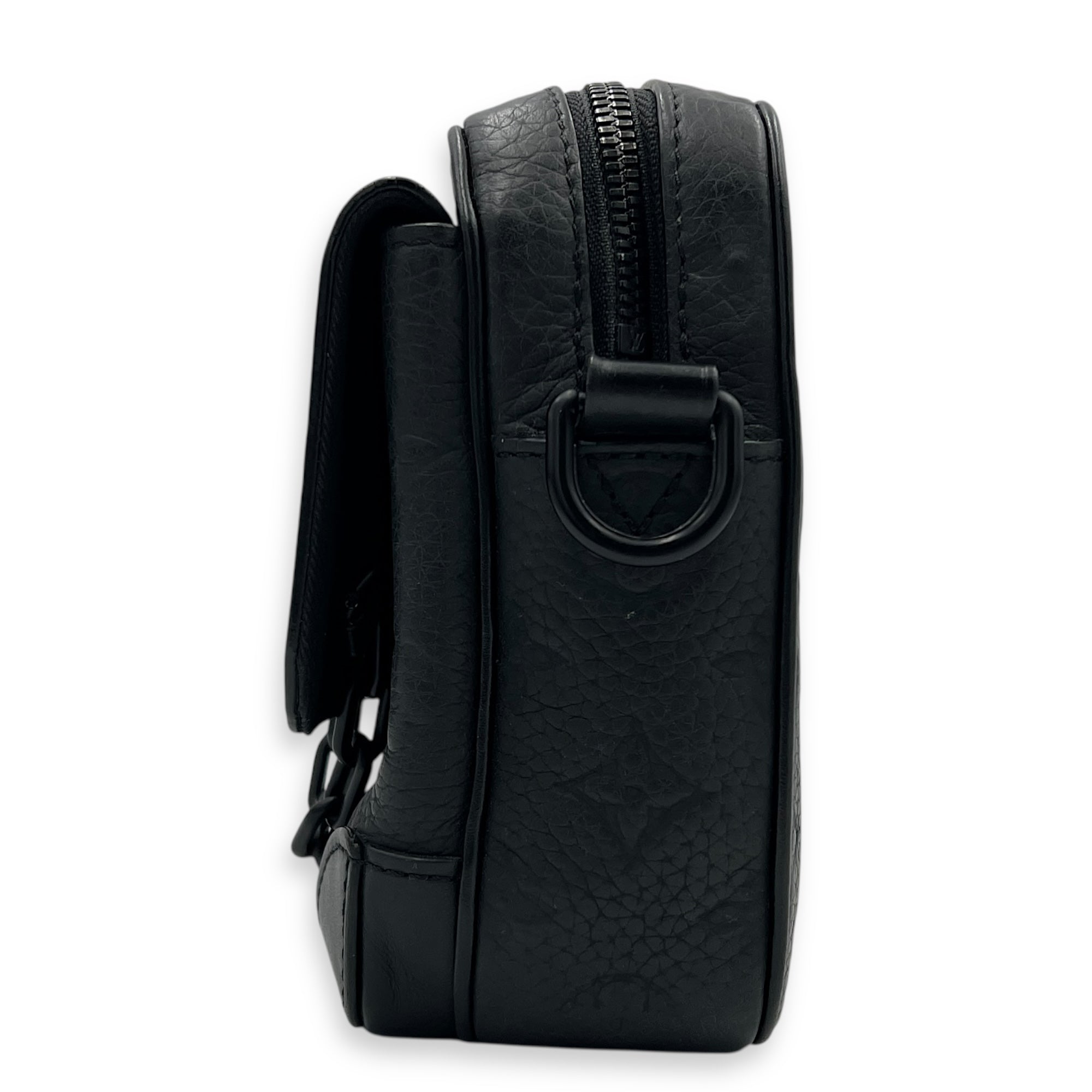 Steamer Messenger Black in Taurillon Leather, Black hardware