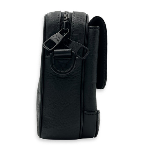 Steamer Messenger Black in Taurillon Leather, Black hardware