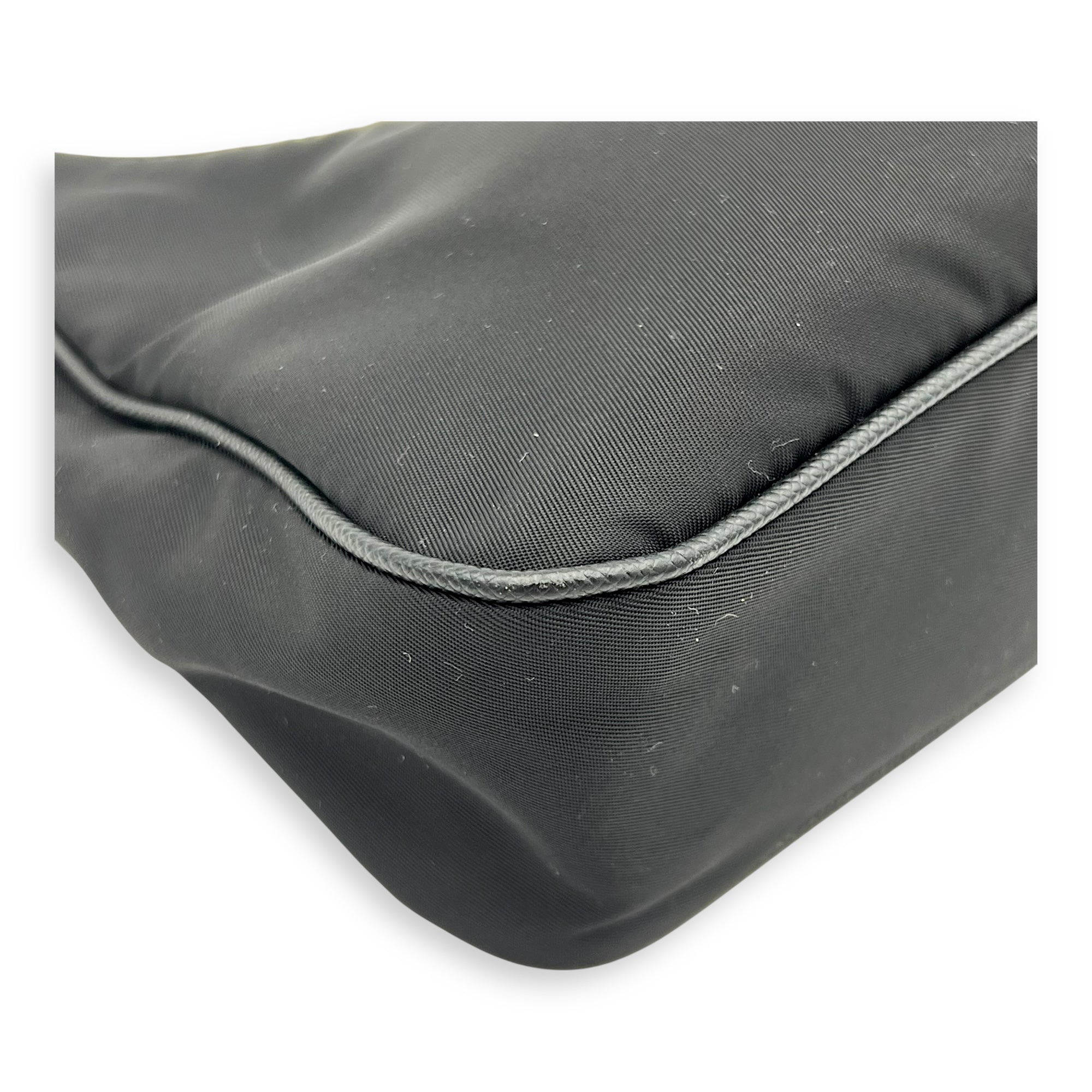 Re-Edition 2005 Shoulder Bag Black in Nylon, Silver hardware