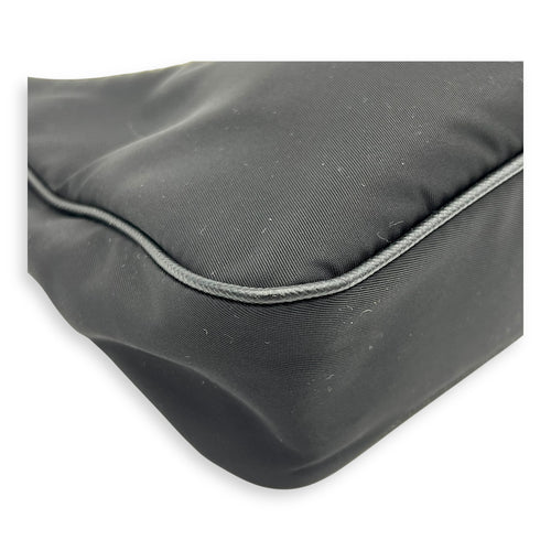 Re-Edition 2005 Shoulder Bag Black in Nylon, Silver hardware