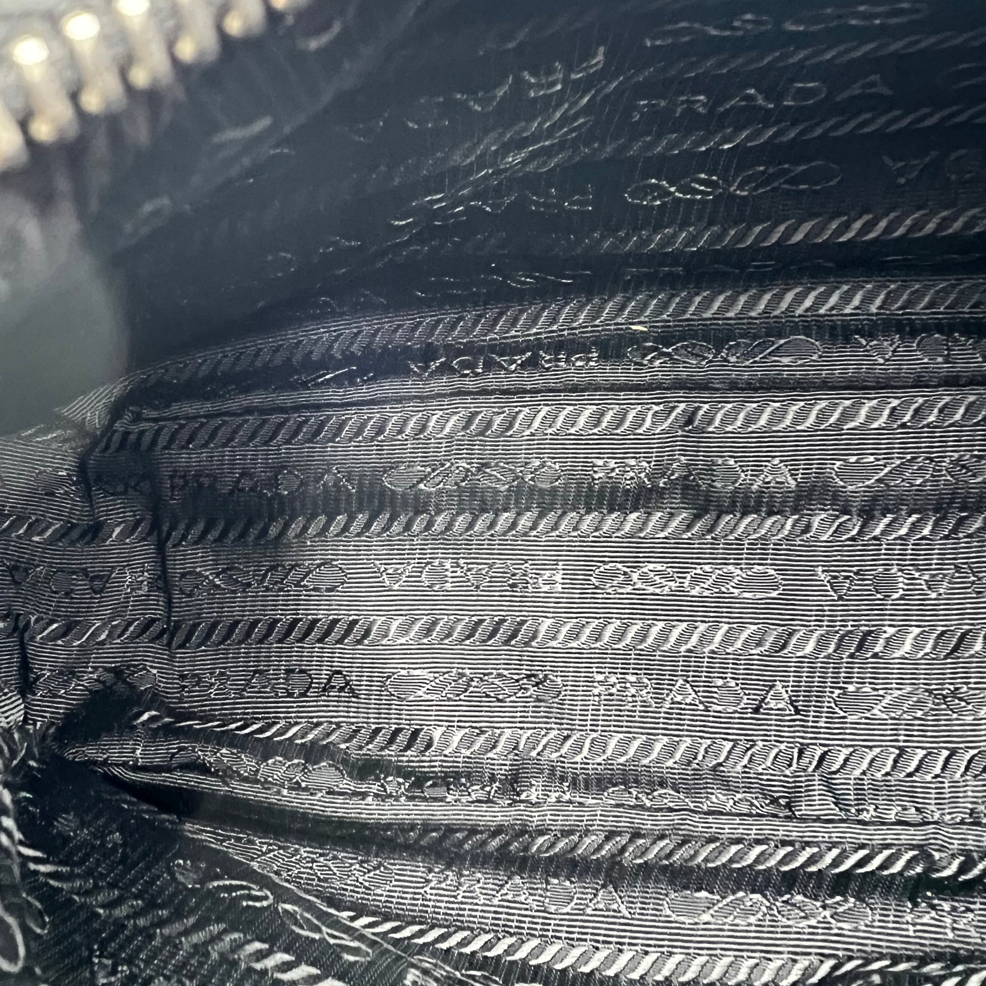 Re-Edition 2005 Shoulder Bag Black in Nylon, Silver hardware