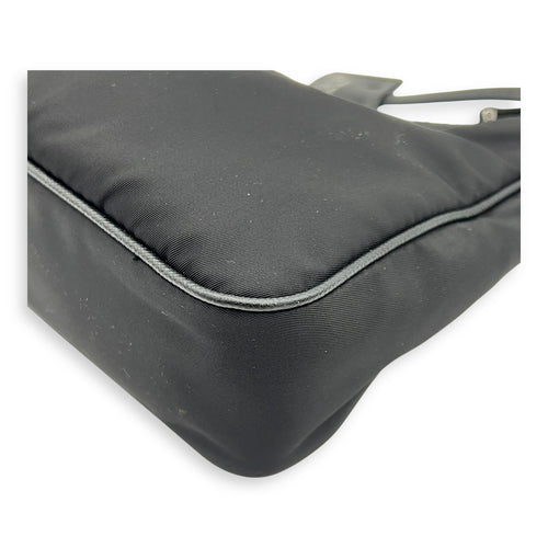 Re-Edition 2005 Shoulder Bag Black in Nylon, Silver hardware