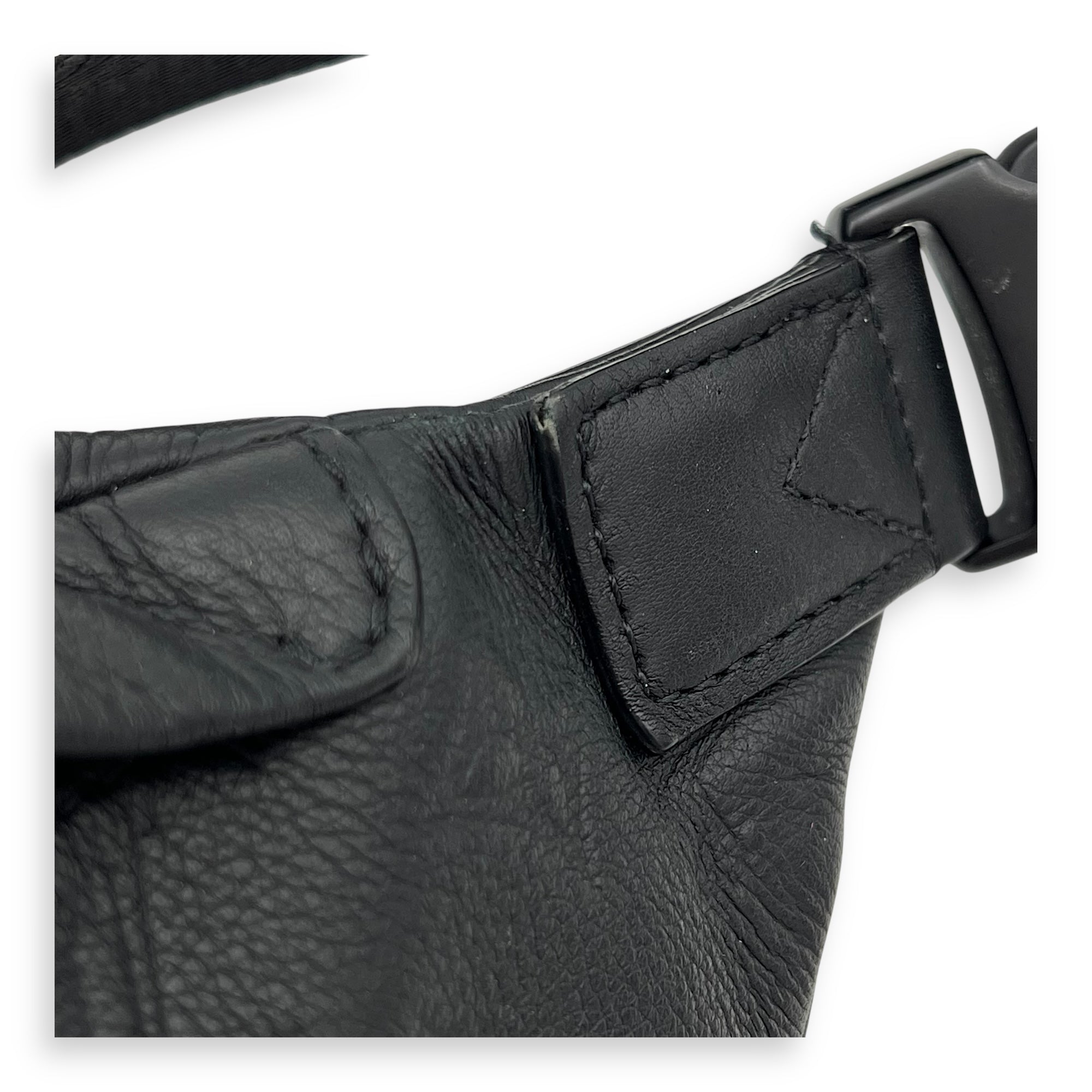 Discovery Belt Bag Black in Empreinte Leather, black hardware
