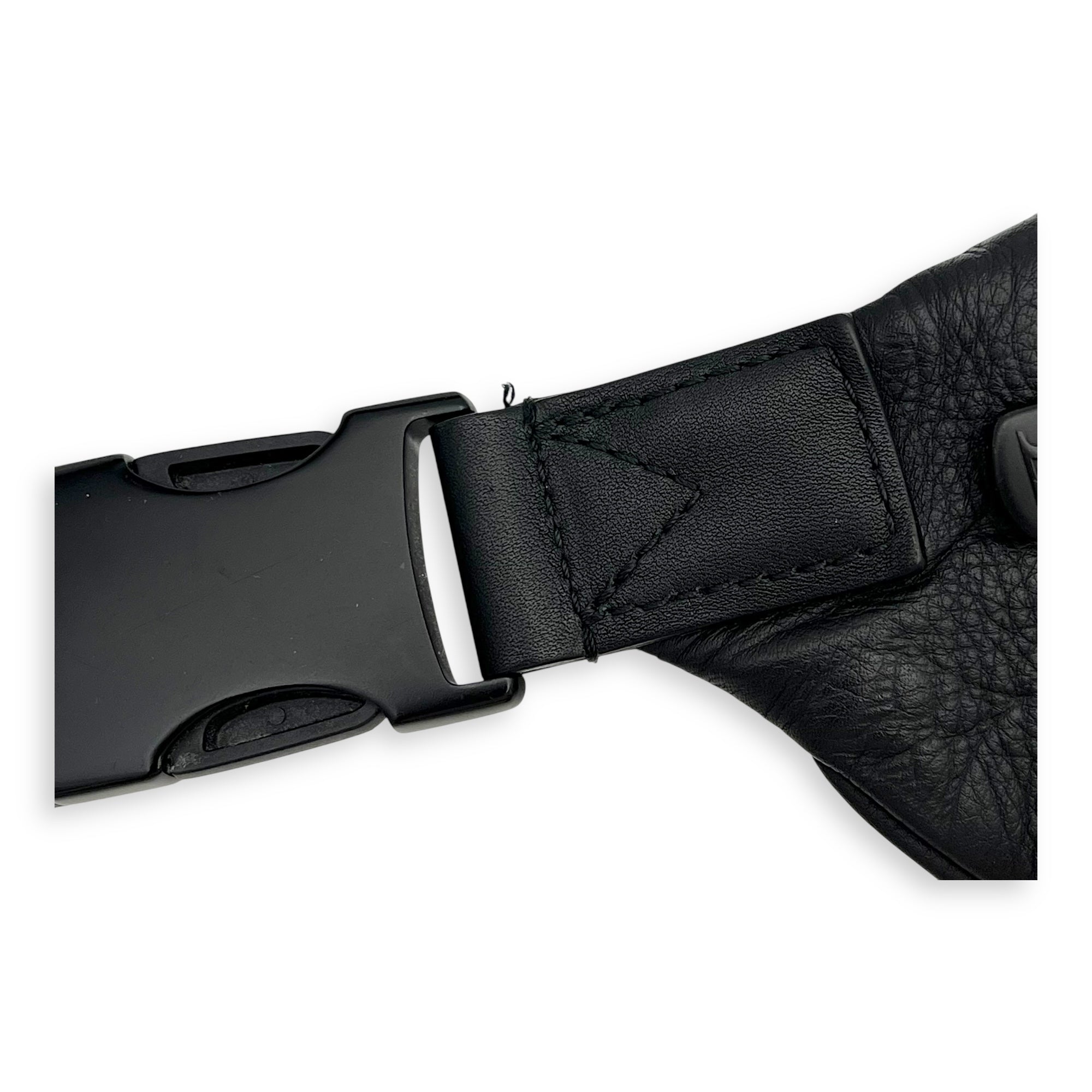 Discovery Belt Bag Black in Empreinte Leather, black hardware