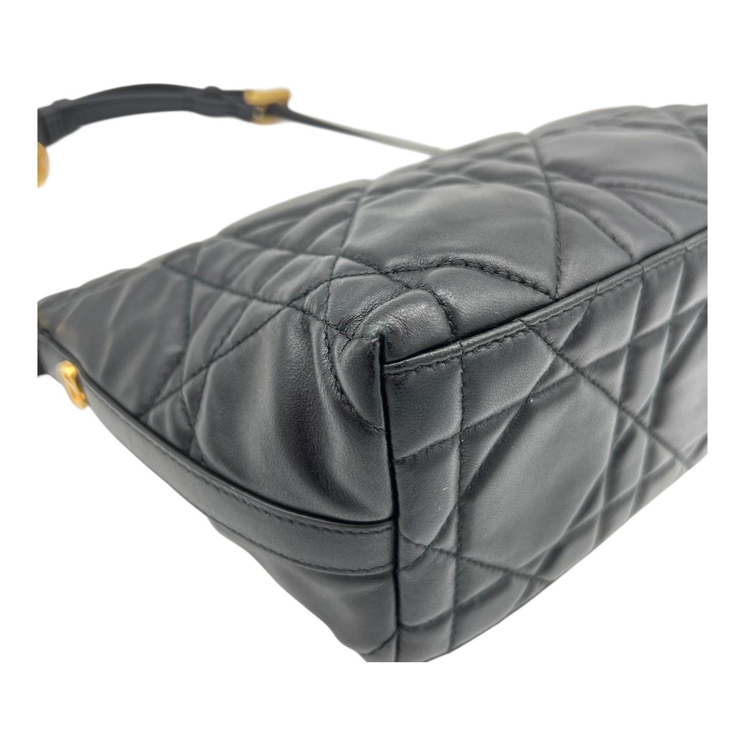 Star Chain Macrocannage Shoulder Bag Black in Calfskin, Gold hardware