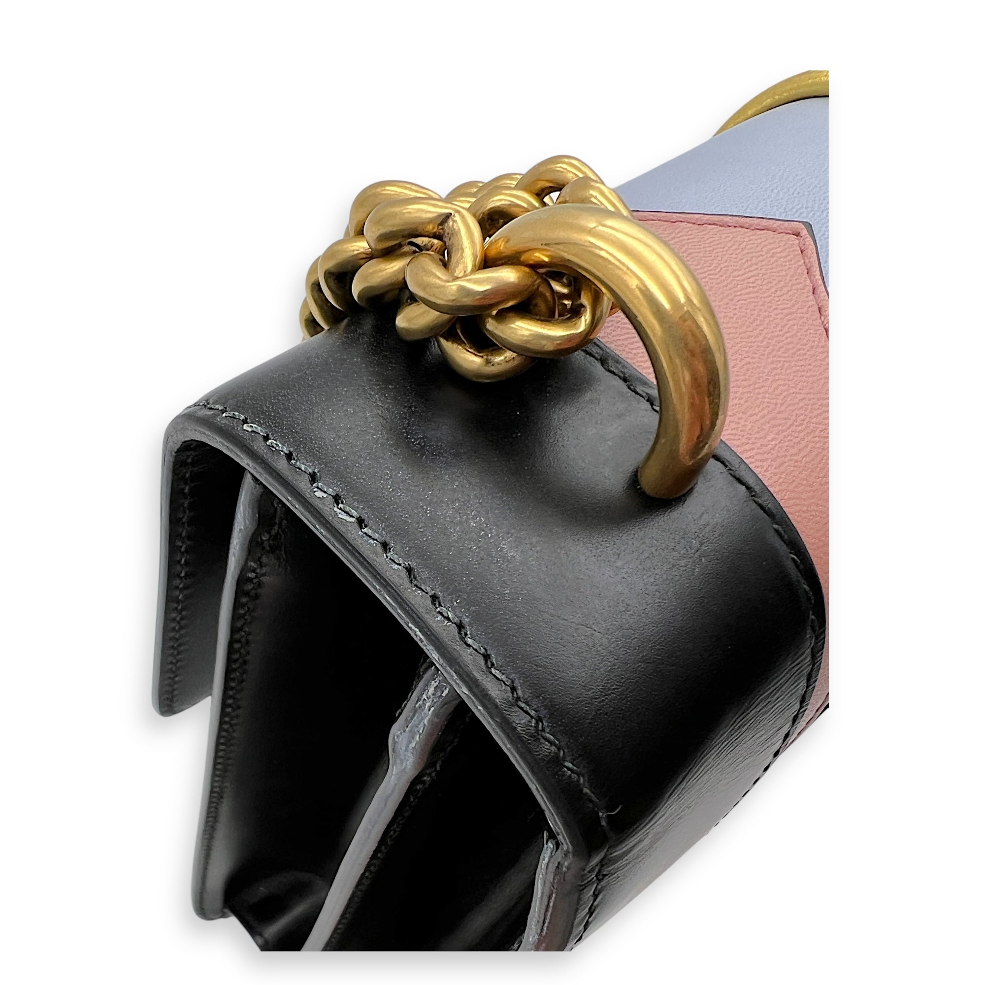GG Marmont Shoulder Bag Black in Calfskin, Gold hardware