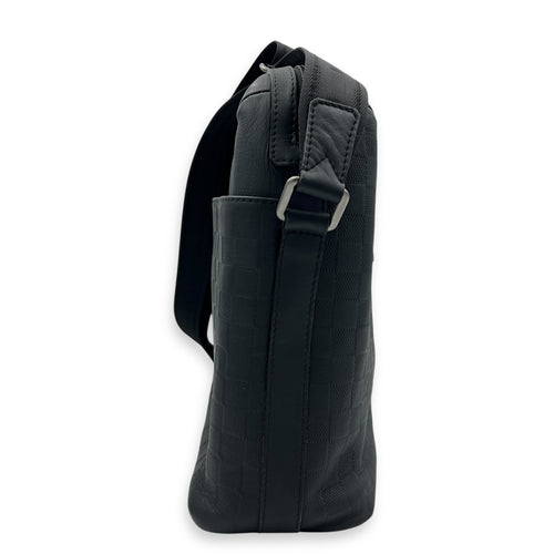 Calypso GM Black Messenger in Calfskin, Silver hardware