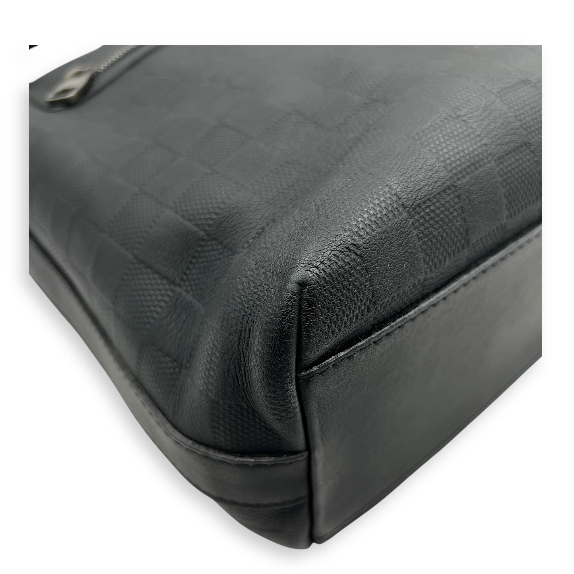 Calypso GM Black Messenger in Calfskin, Silver hardware