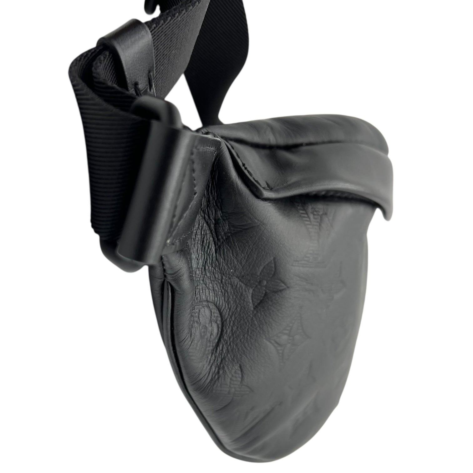 Discovery Bumbag Shadow Belt Bag Black in Calfskin, Black hardware
