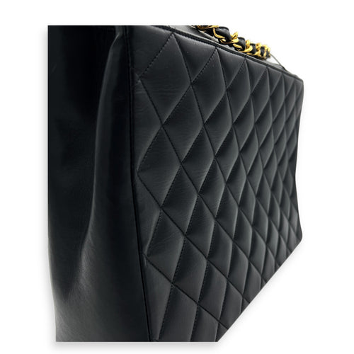 Vintage CC Black Shoulder Bag in Lambskin, Gold hardware