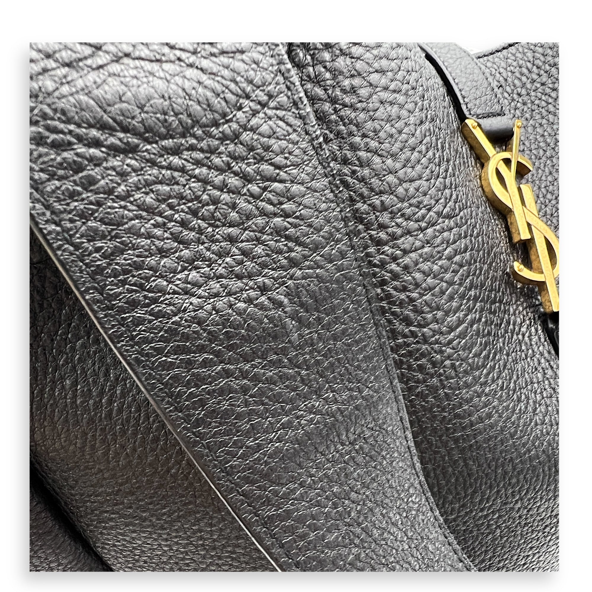 Le 5 A 7 Shoulder Bag Bea Black in Calfskin, Gold hardware