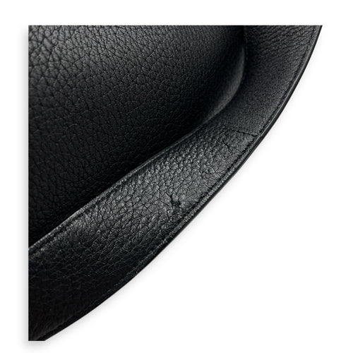 Le 5 A 7 Shoulder Bag Bea Black in Calfskin, Gold hardware