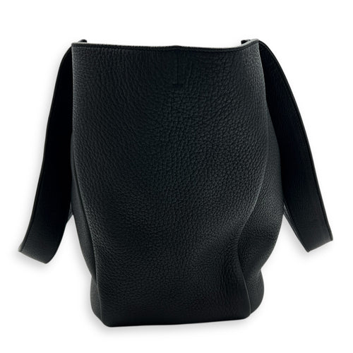 Le 5 A 7 Shoulder Bag Bea Black in Calfskin, Gold hardware