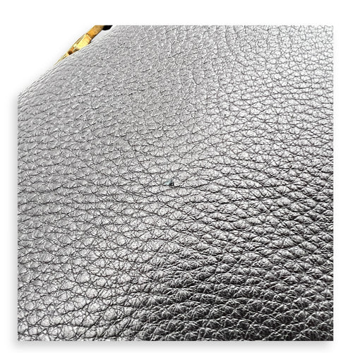 Le 5 A 7 Shoulder Bag Bea Black in Calfskin, Gold hardware