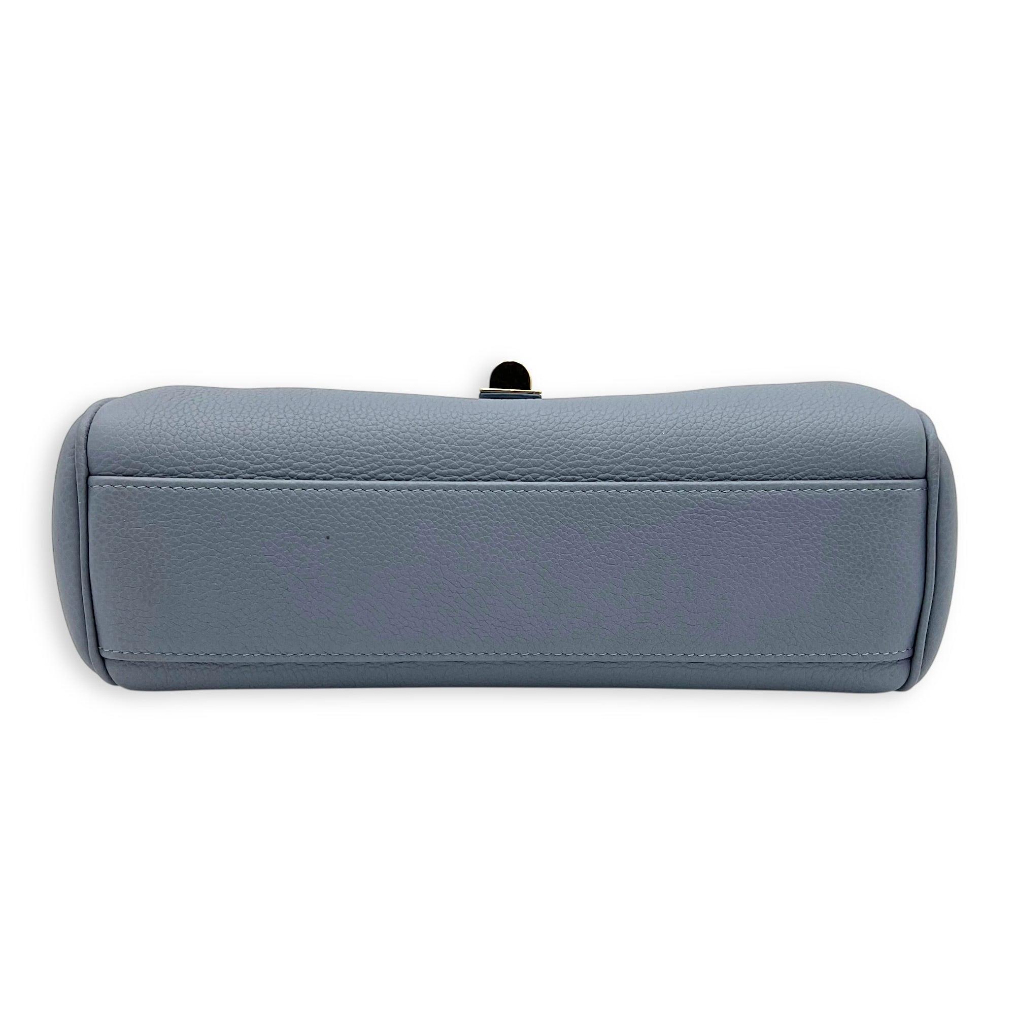 16 Shoulder Bag Blue in Calfskin, Gold hardware