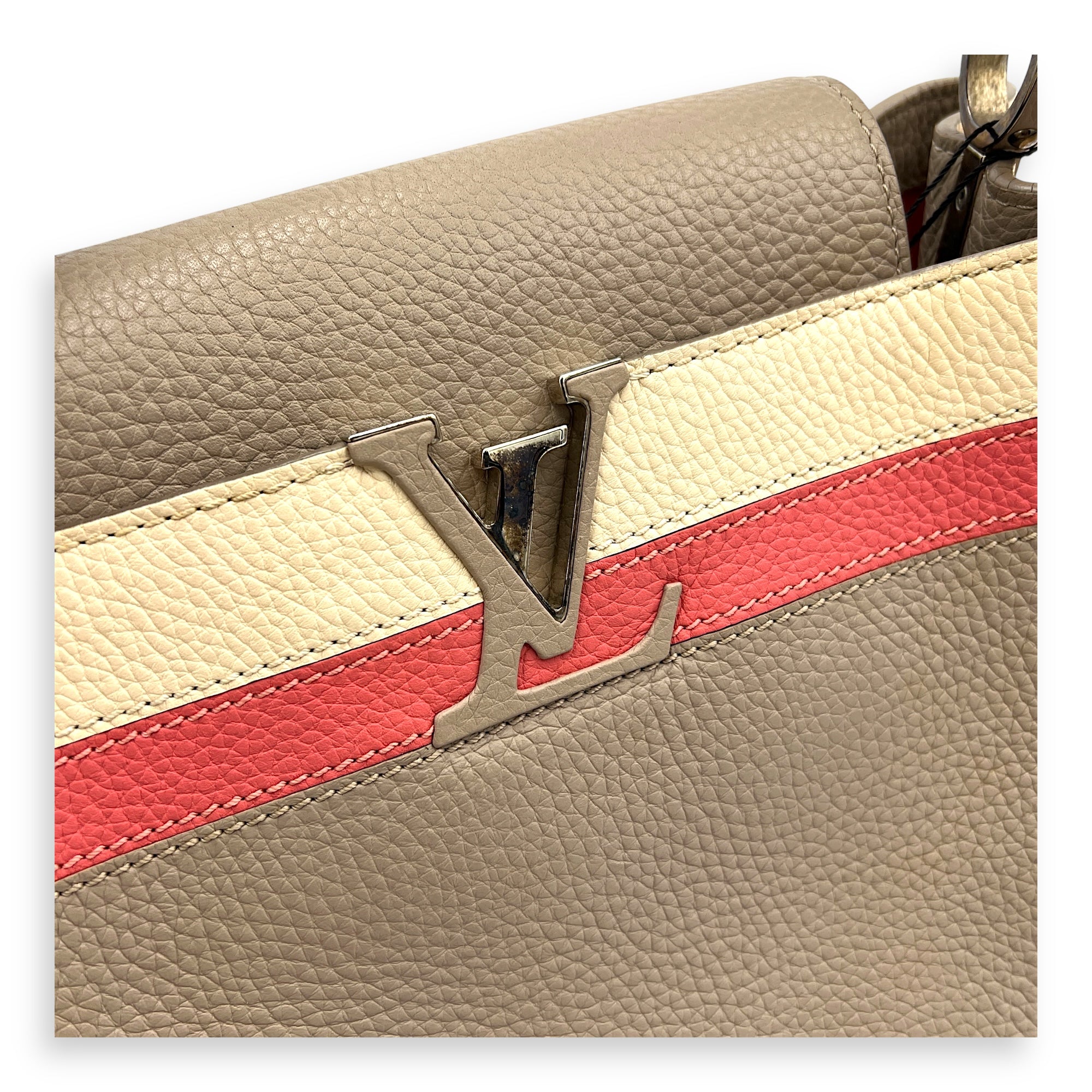 Capucines MM Grey Top Handle Bag in Taurillon Leather, Silver hardware