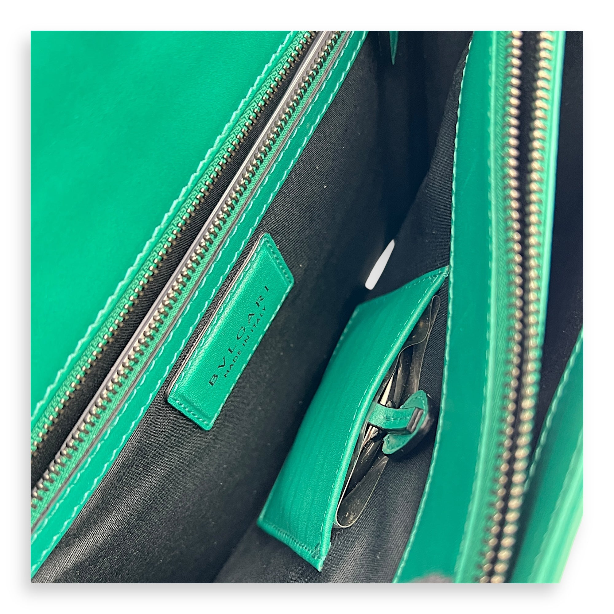 Serpenti Forever Shoulder Bag Green in Calfskin, Gold hardware