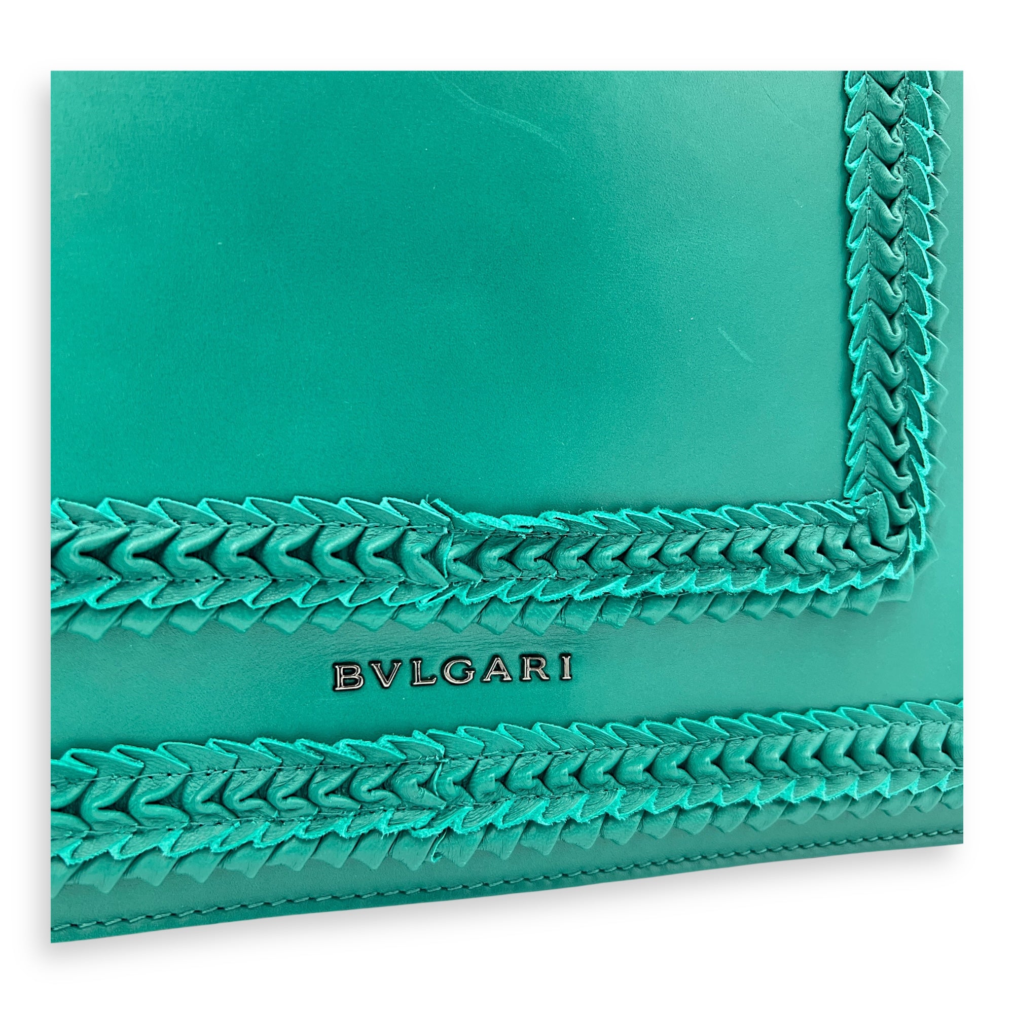 Serpenti Forever Shoulder Bag Green in Calfskin, Gold hardware