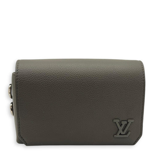 Fastline Wearable Wallet Crossbody Bag Green in Aerogram Leather, Silver hardware