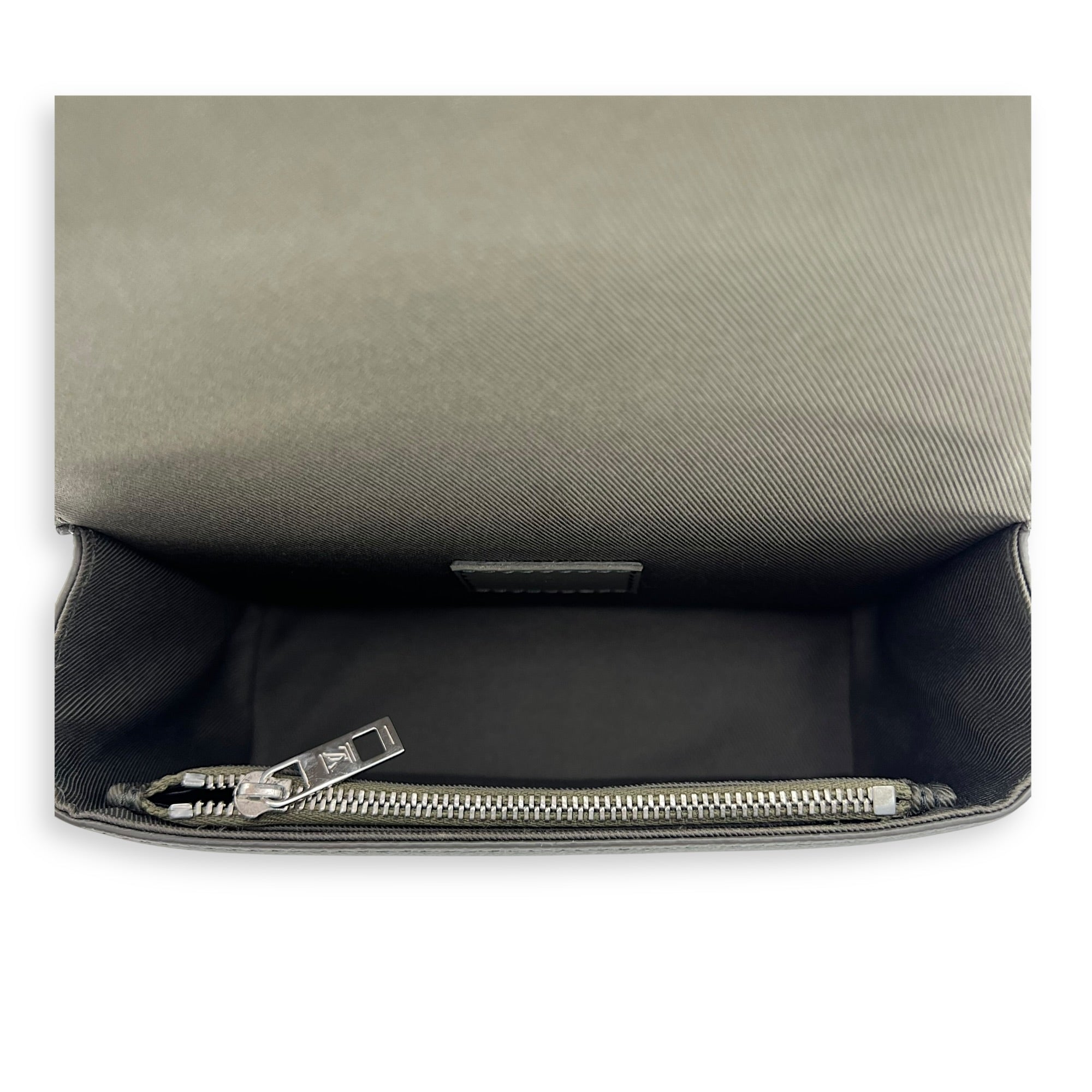 Fastline Wearable Wallet Crossbody Bag Green in Aerogram Leather, Silver hardware