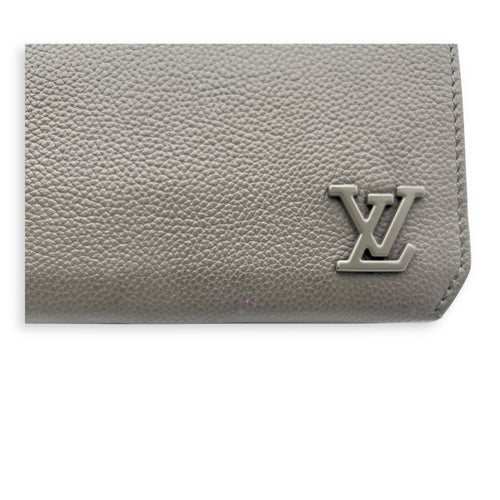 Fastline Wearable Wallet Crossbody Bag Green in Aerogram Leather, Silver hardware