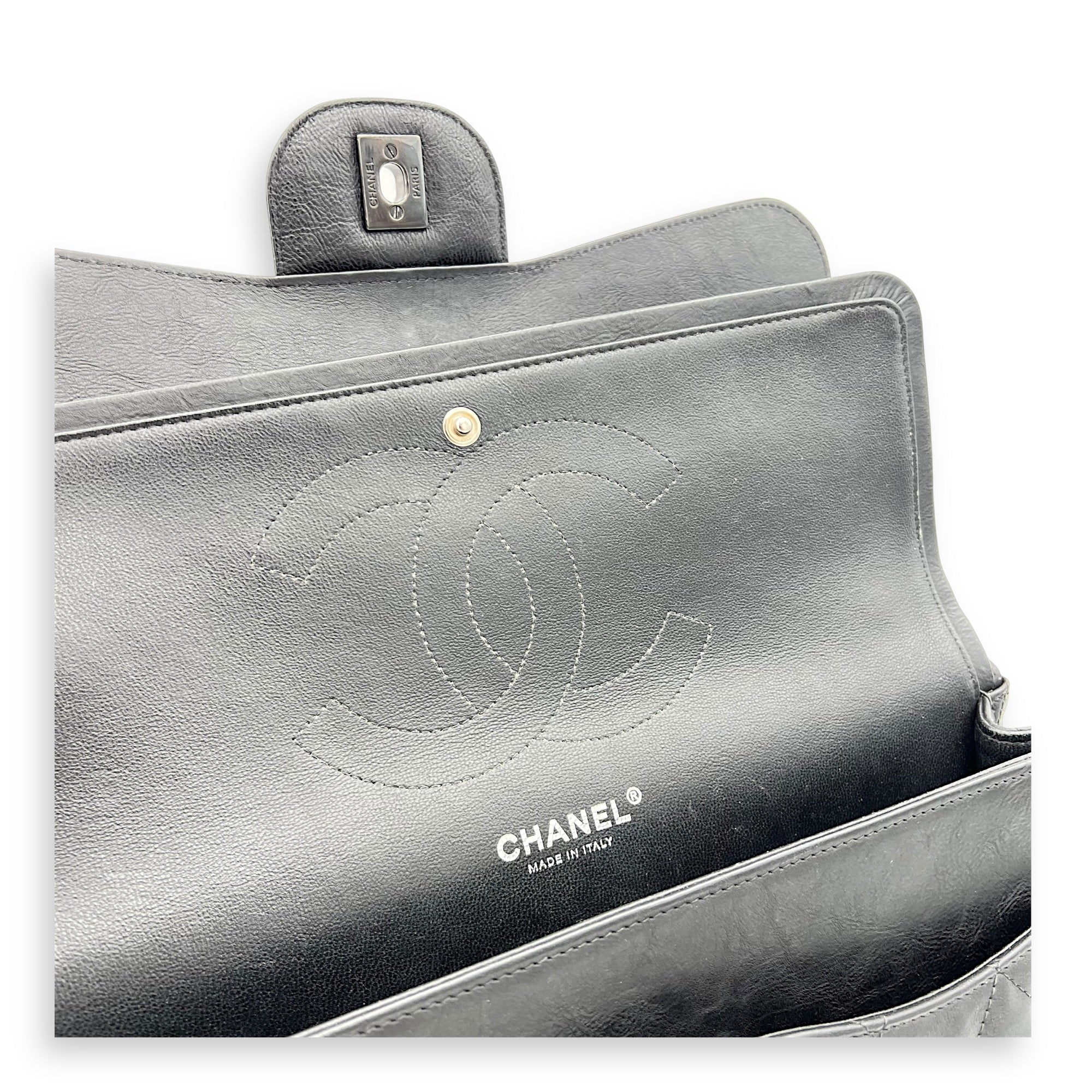 Classic Jumbo Black Shoulder Bag in Calfskin, Black hardware