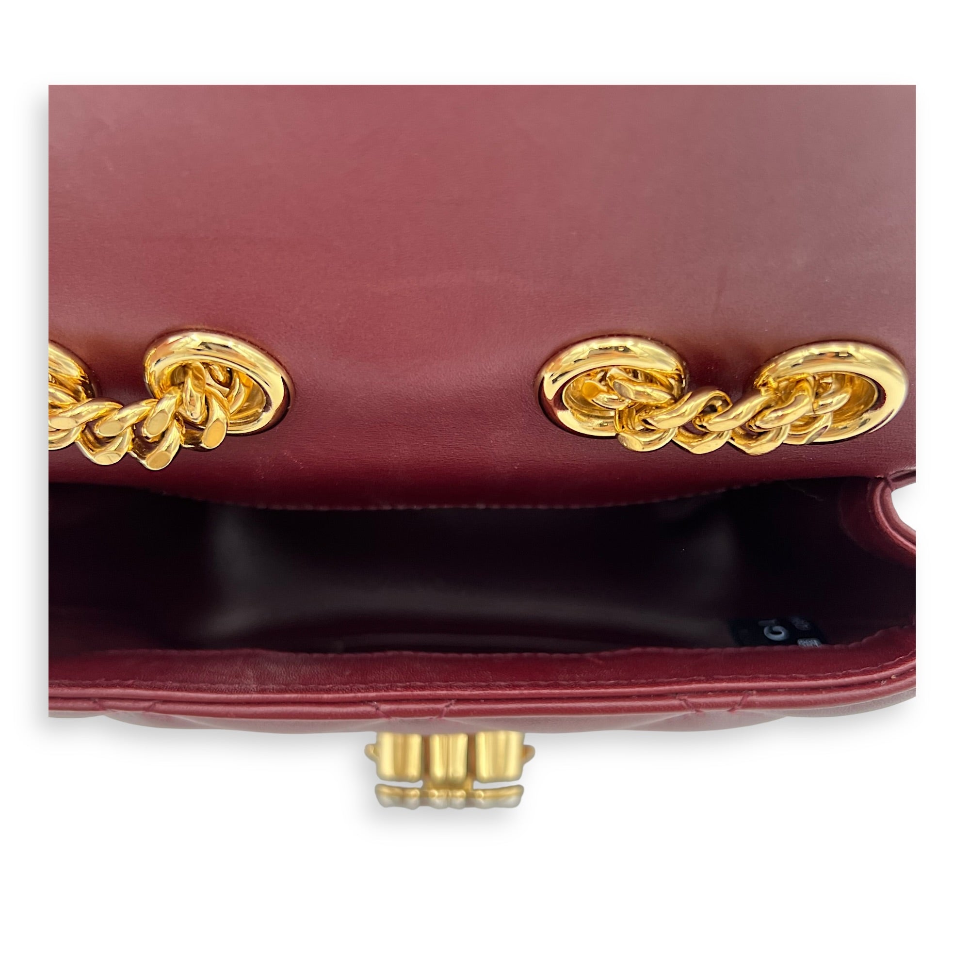 Interlocking GG Deco Shoulder Bag Red in Calfskin, Gold hardware