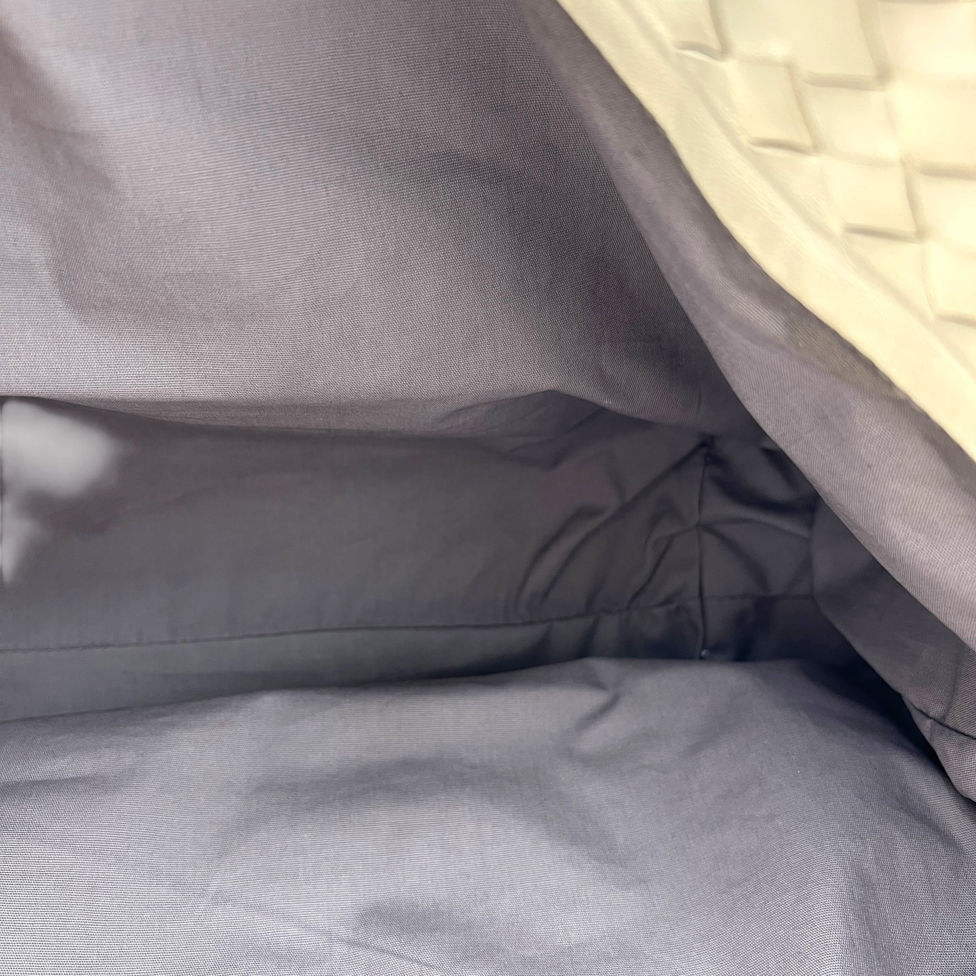 Intrecciato Tote Bag White in Calfskin, Black hardware