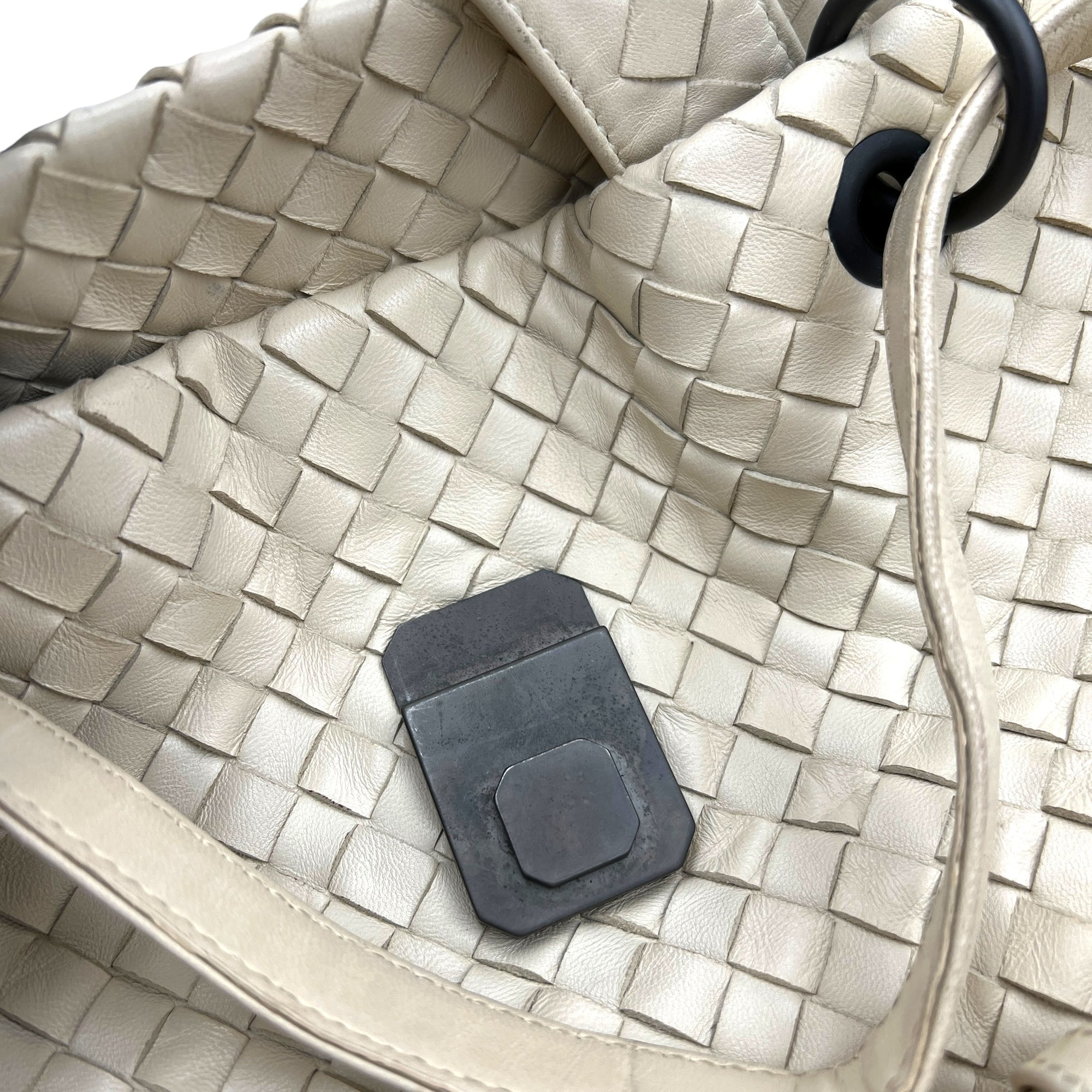 Intrecciato Tote Bag White in Calfskin, Black hardware