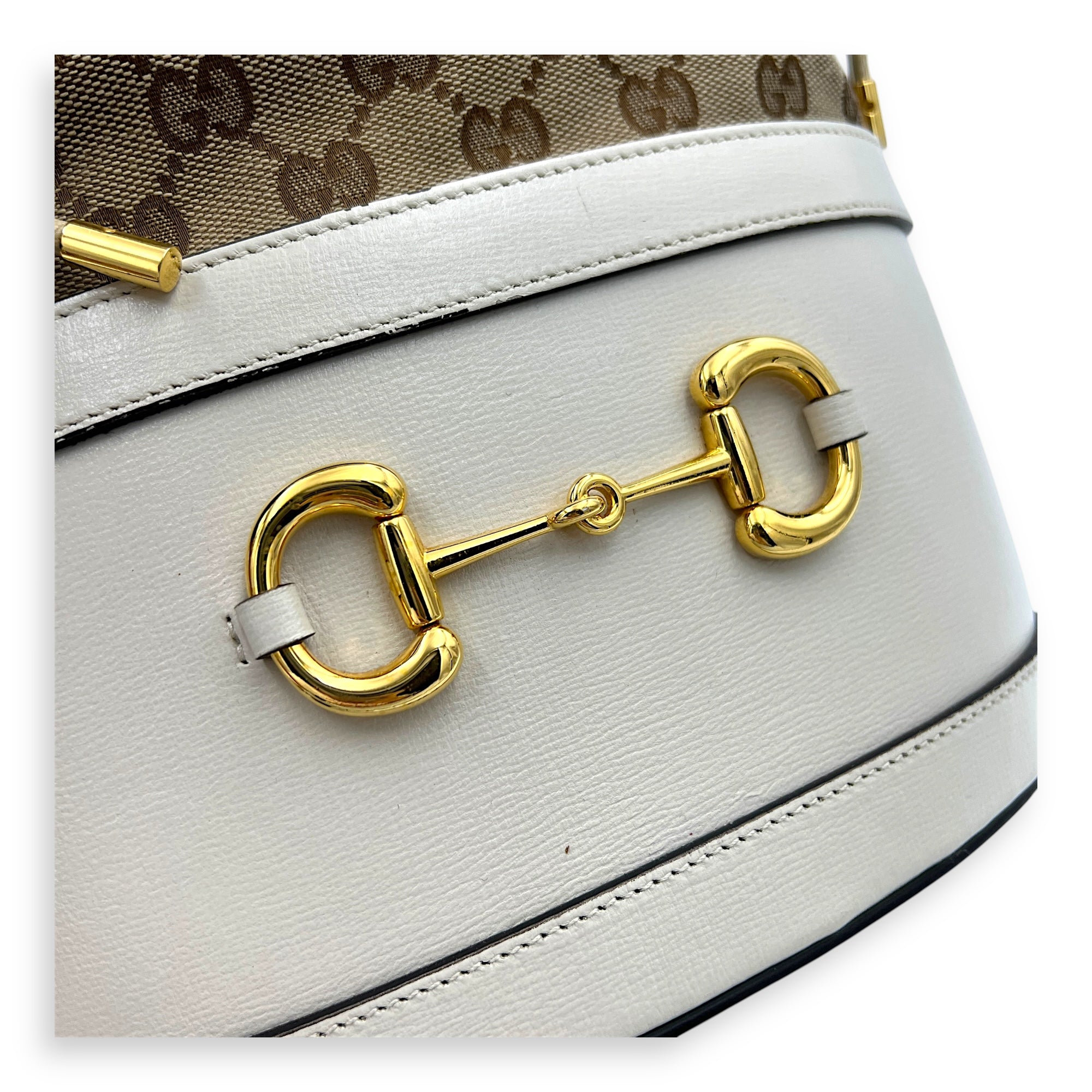 Horsebit 1955 Shoulder Bag White in Calfskin, Gold hardware