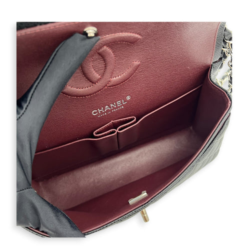 Classic Medium Black Shoulder Bag in Caviar Leather, Gold hardware