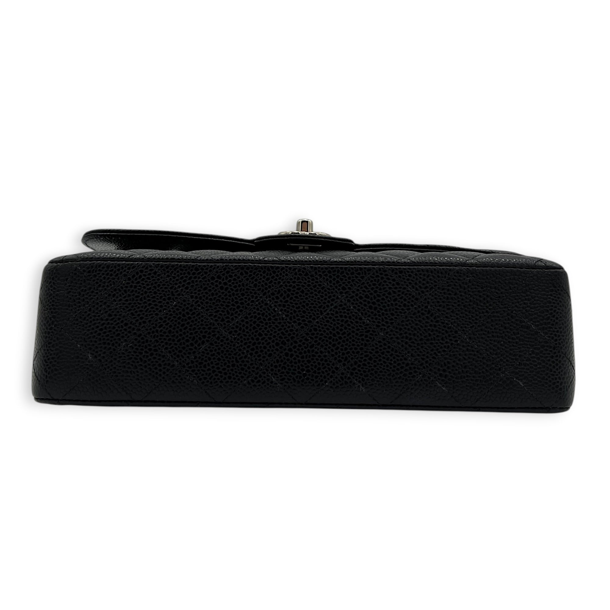Classic Medium Black Shoulder Bag in Caviar Leather, Gold hardware