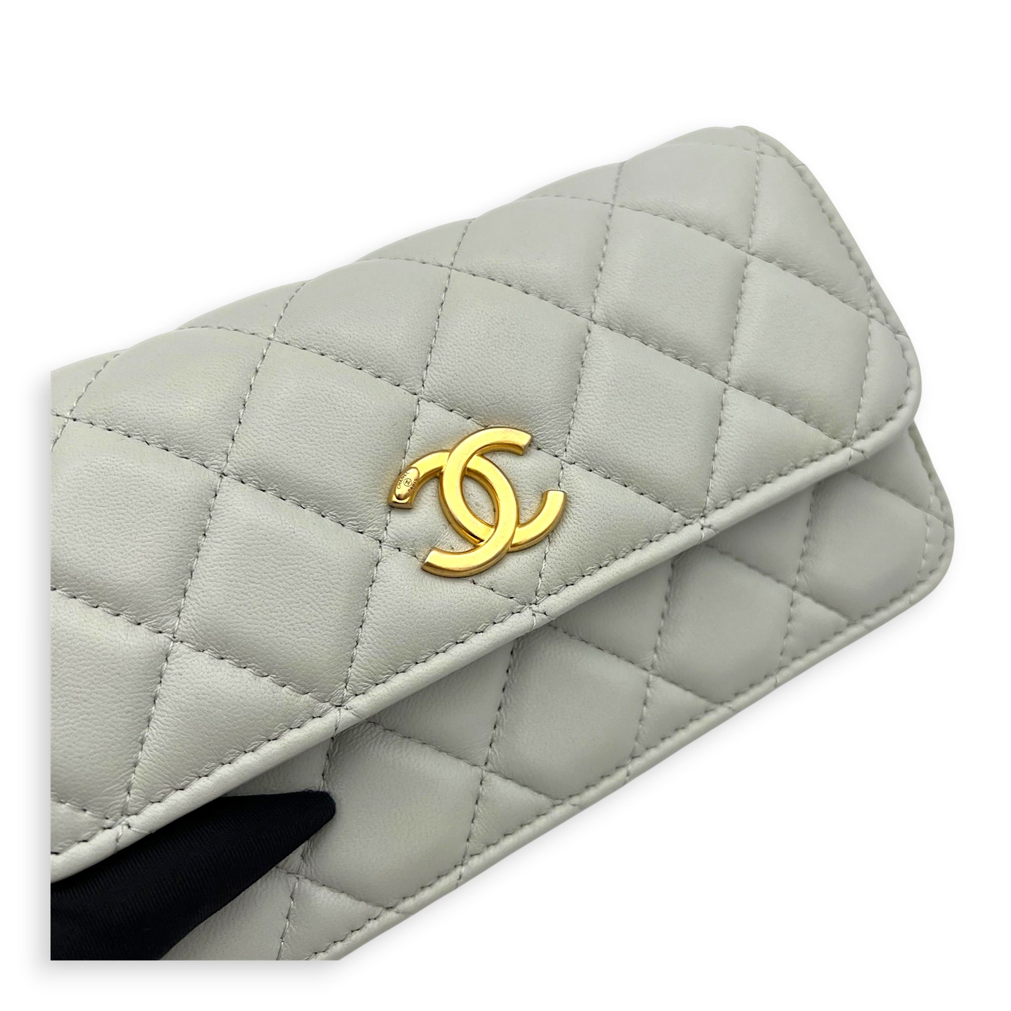 CC Pearl and Heart Chain Wallet On Chain Blue in Lambskin, Gold hardware