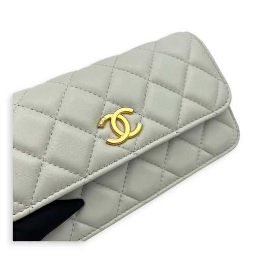 CC Pearl and Heart Chain Wallet On Chain Blue in Lambskin, Gold hardware