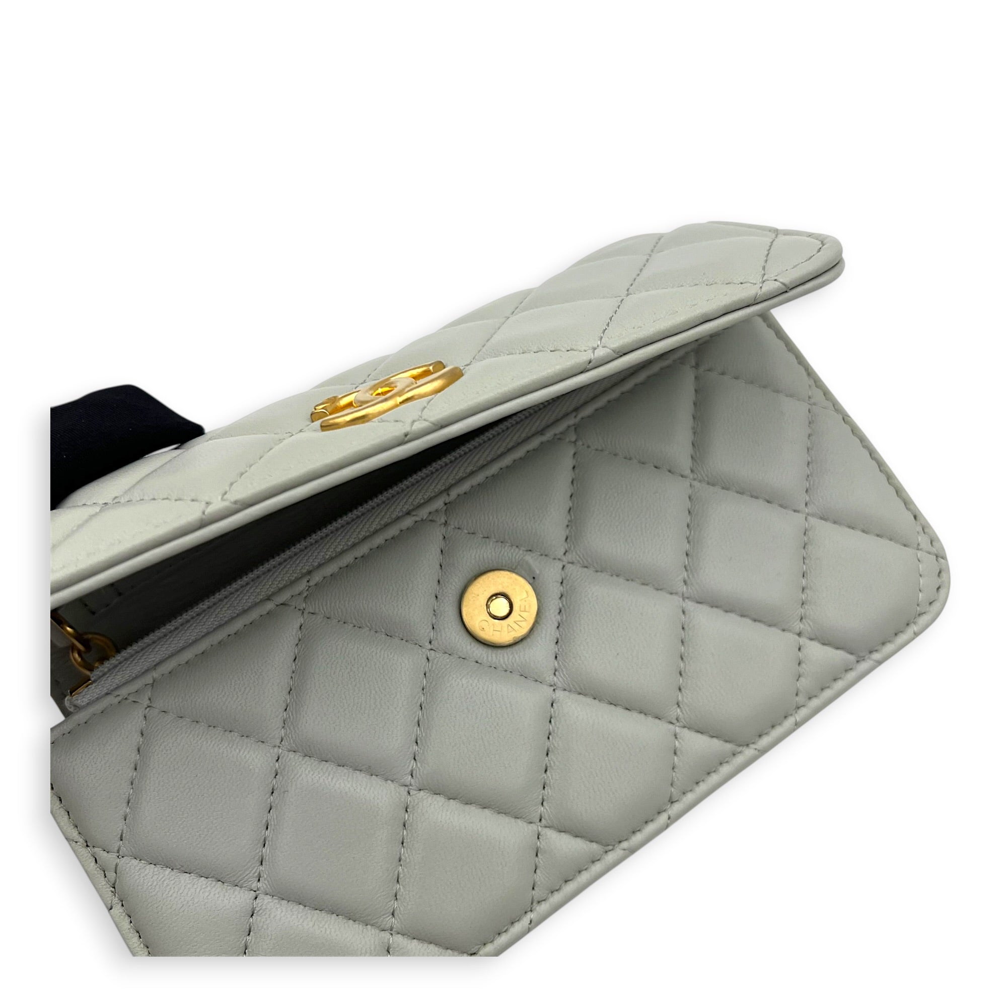 CC Pearl and Heart Chain Wallet On Chain Blue in Lambskin, Gold hardware