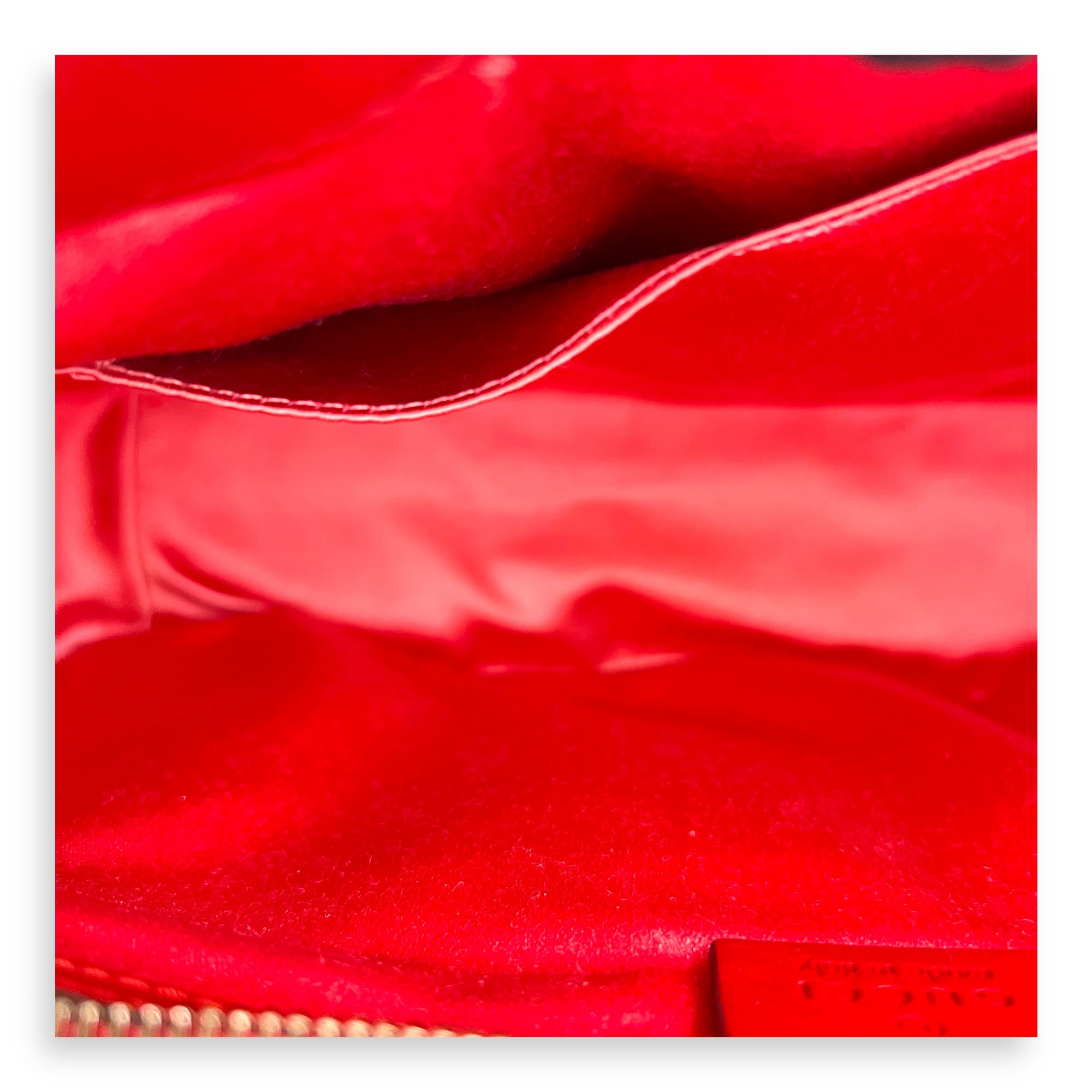 GG Marmont Shoulder Bag Red in Satin, Gold hardware