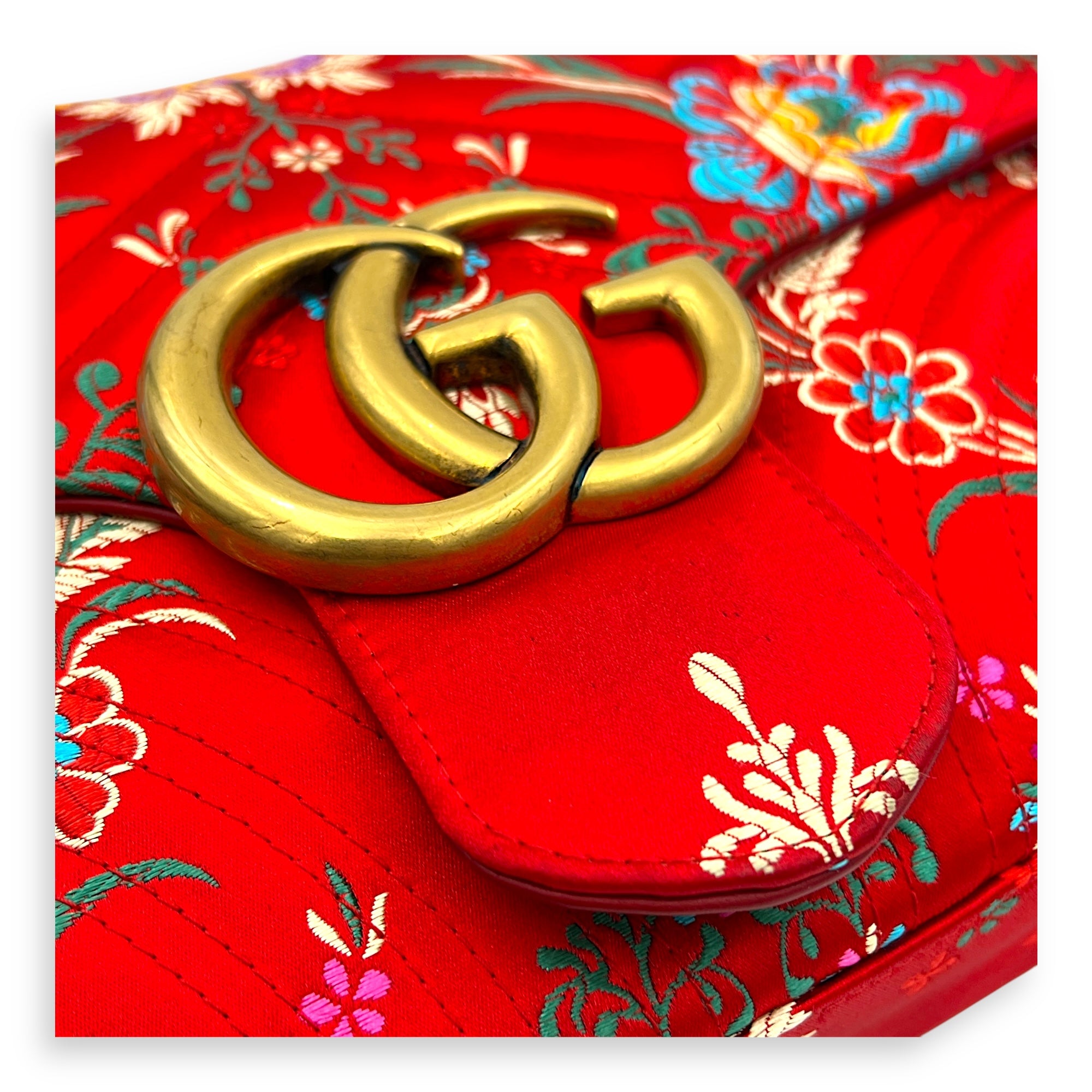 GG Marmont Shoulder Bag Red in Satin, Gold hardware