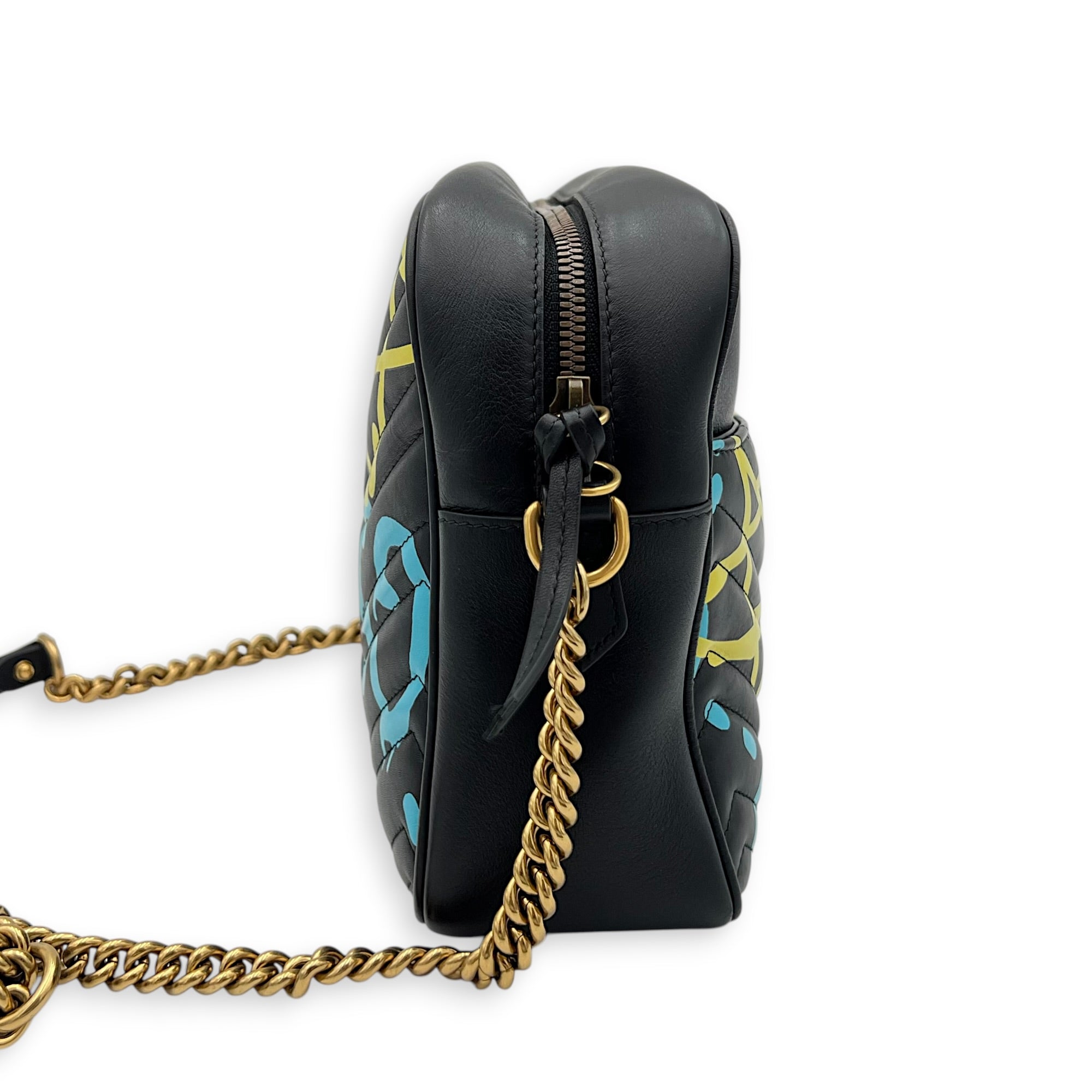 GG Marmont Shoulder Bag Black in Calfskin, Gold hardware