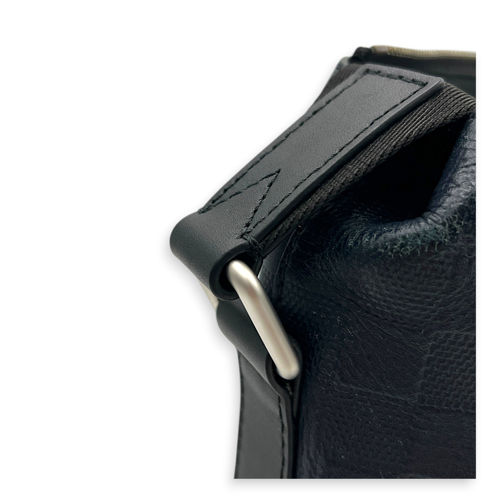 Discovery Messenger Blue in Embossed Leather, Silver hardware