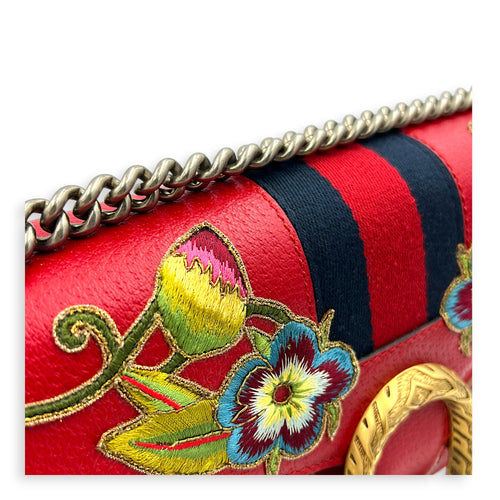 Dionysus Shoulder Bag Red in Calfskin, Gold hardware