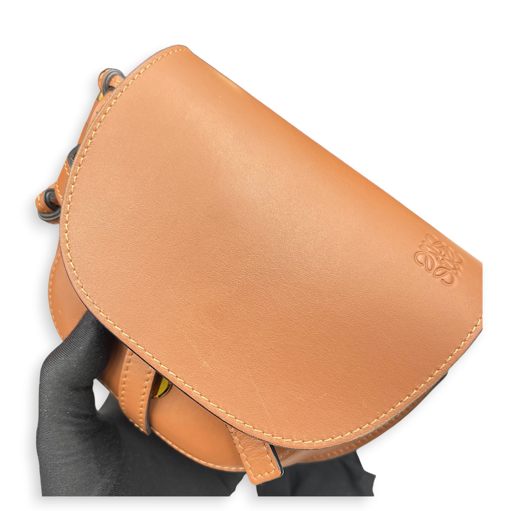 Gate Shoulder Bag Brown in Calfskin, Gold hardware