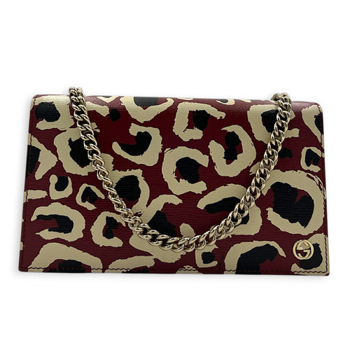 Interlocking G Wallet On Chain Red in Calfskin, Gold hardware