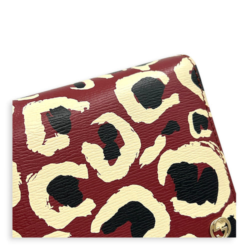 Interlocking G Wallet On Chain Red in Calfskin, Gold hardware