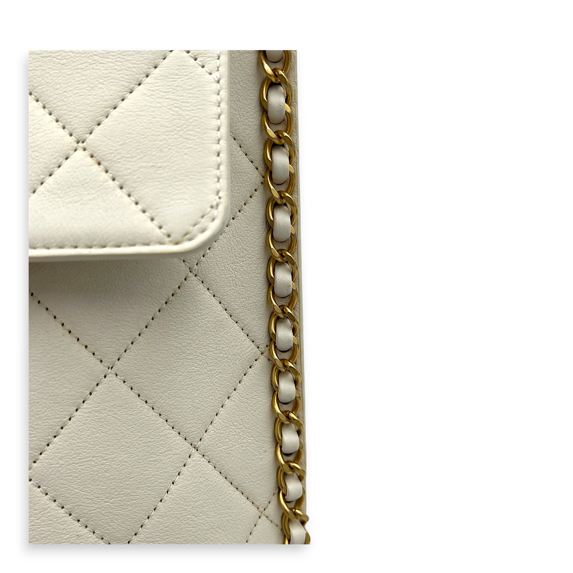 Chain Flap CC Shoulder Bag White in Calfskin, Gold hardware