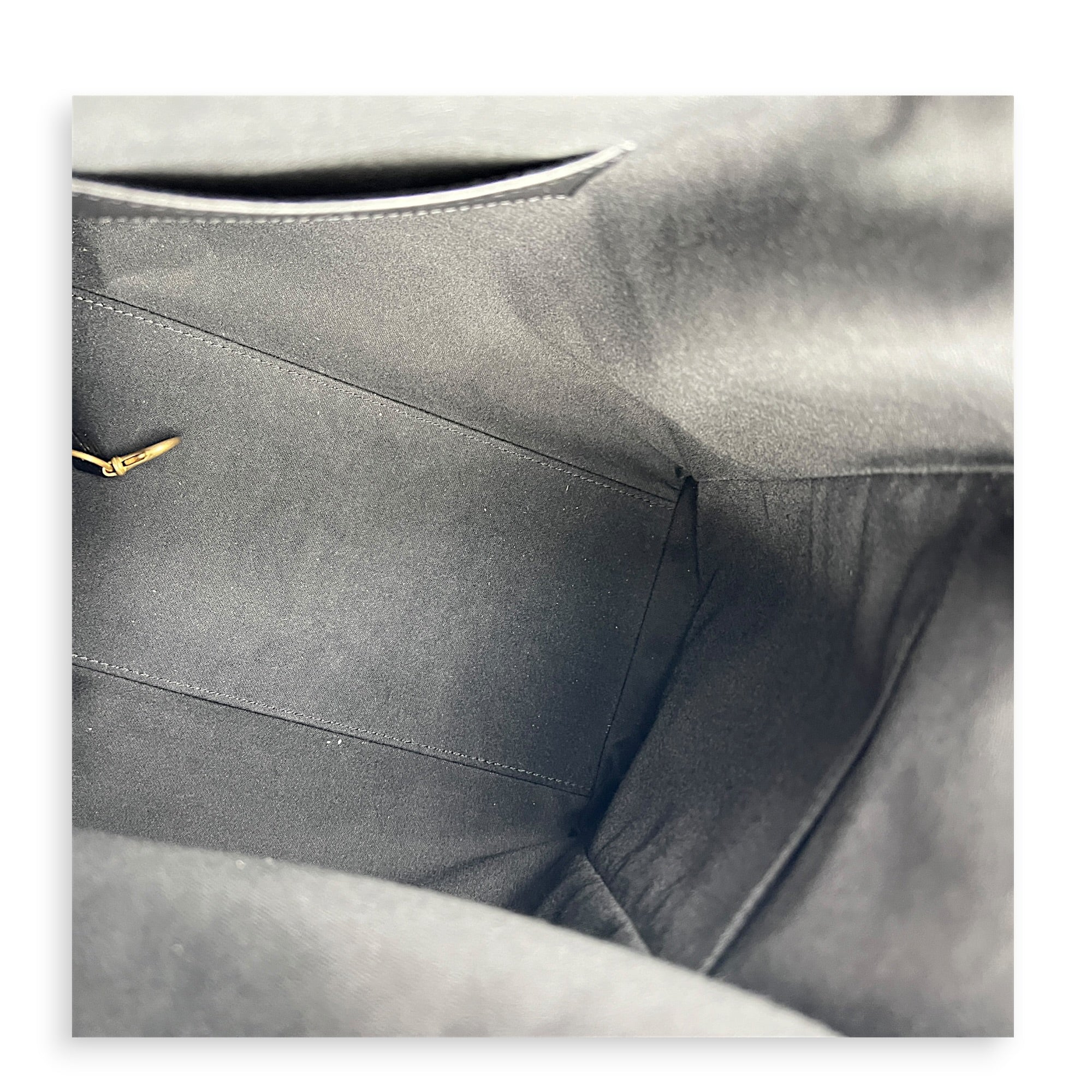 C25 Medium Black Shoulder Bag in Caviar Leather, Gold hardware