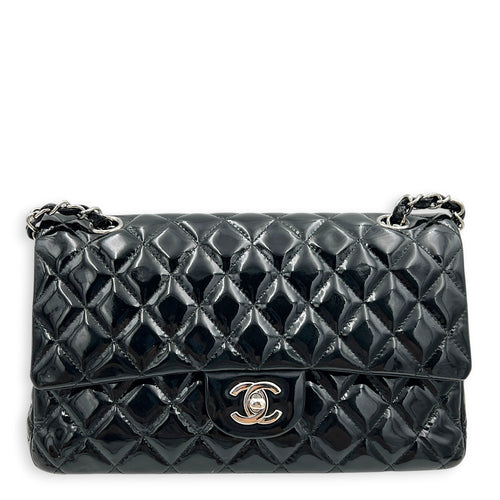 Classic Medium Black Shoulder Bag in Patent Leather, Silver hardware