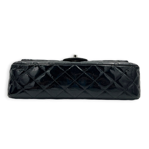 Classic Medium Black Shoulder Bag in Patent Leather, Silver hardware